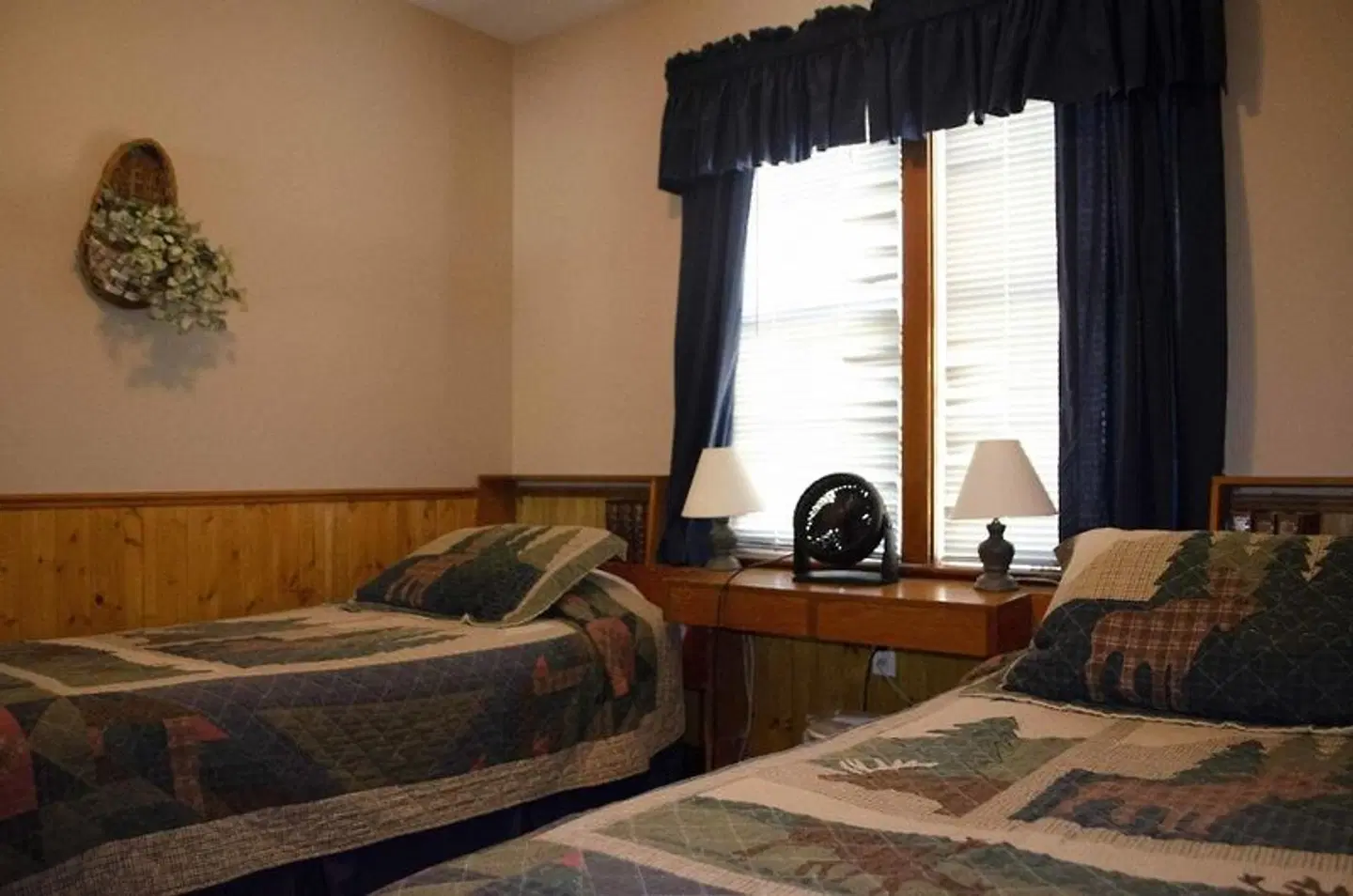 Crandell Mountain Lodge ROOM_EXAMPLE