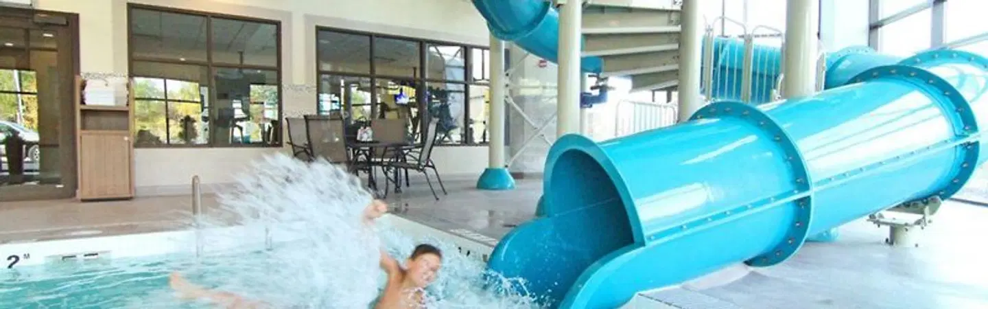 Holiday Inn Express & Suites Calgary NW - University Area Hallenbad