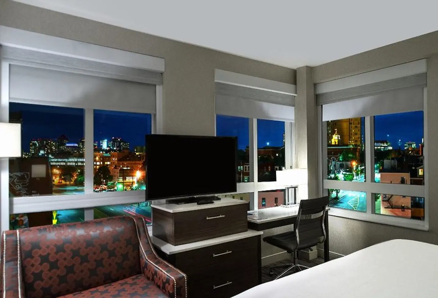 Fairfield Inn & Suites by Marriott Boston Cambridge ROOM_EXAMPLE