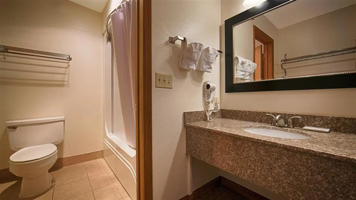 The Ridgeline Hotel at Yellowstone, an Ascend Hotel Collection Me Badezimmer