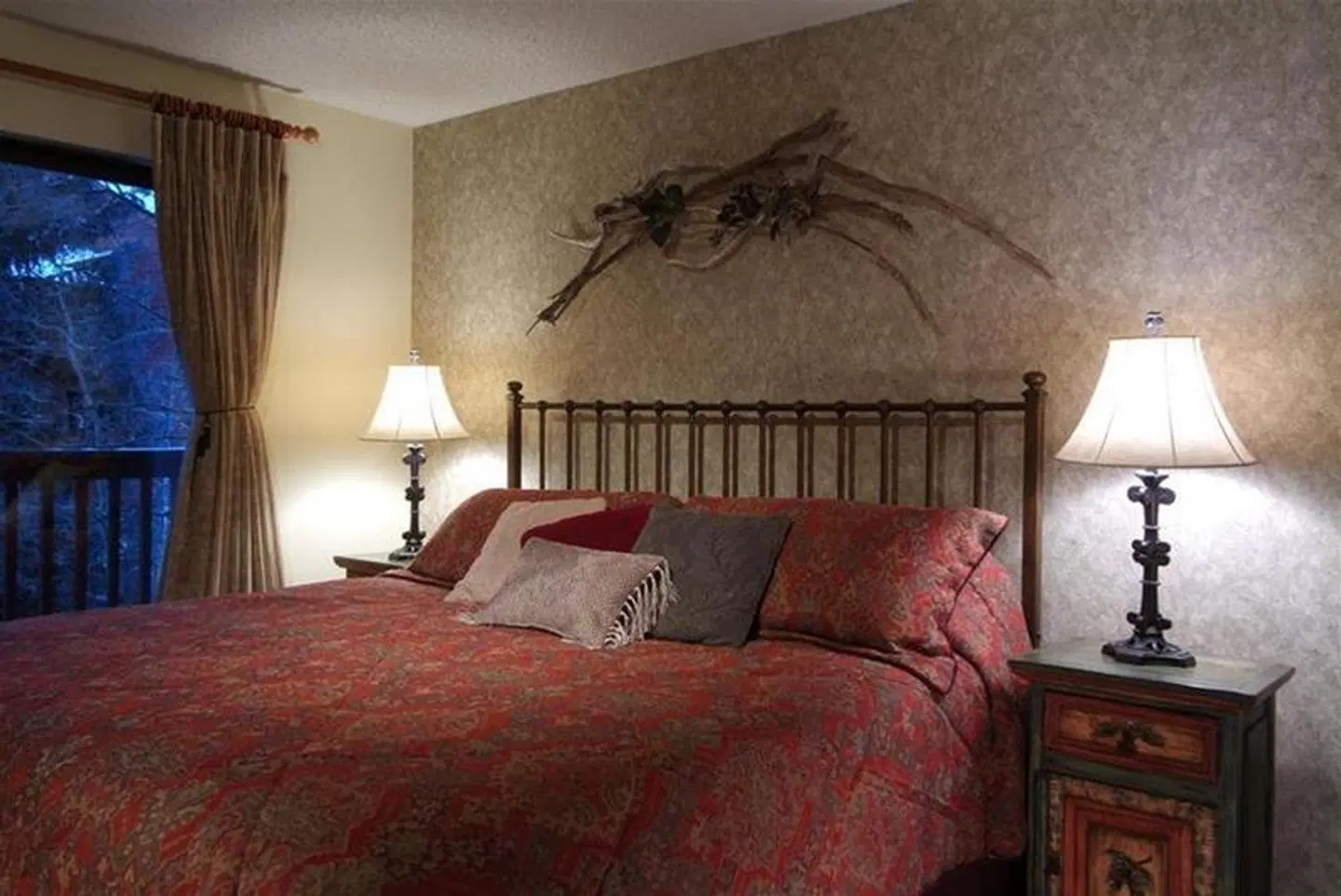 Pine Ridge Condominiums ROOM_EXAMPLE