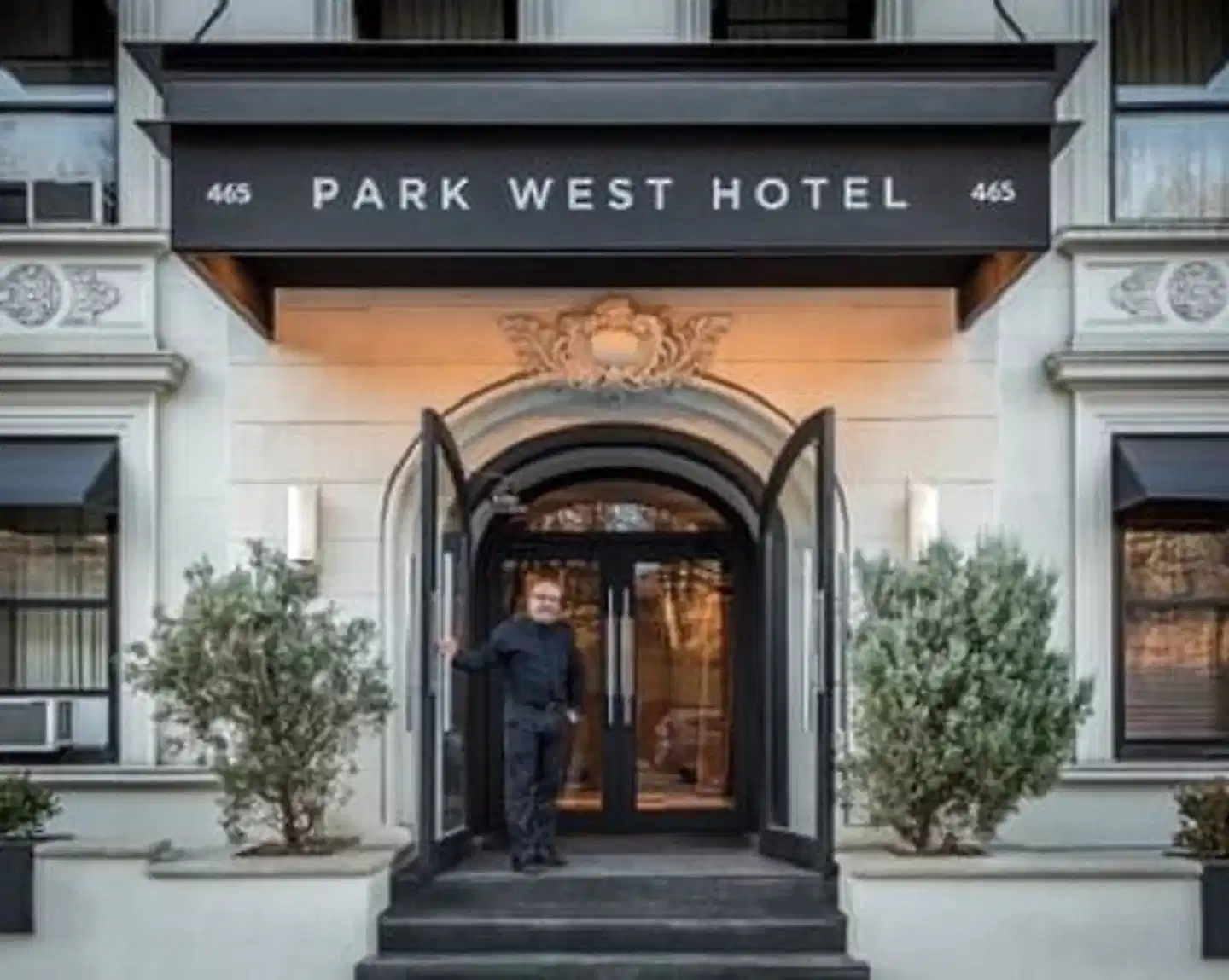 Park West Hotel Aussenansicht