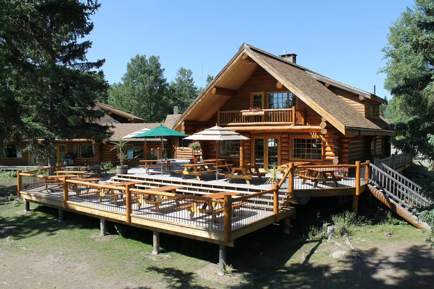 Ten-ee-ah Lodge EXTERIOR
