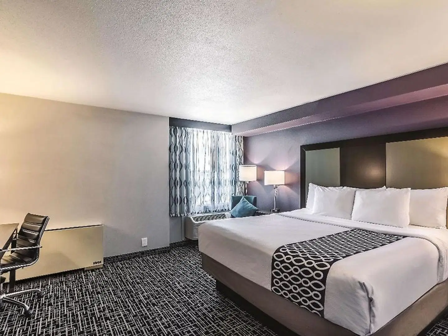La Quinta Inn & Suites by Wyndham Colorado Springs North ROOM_EXAMPLE