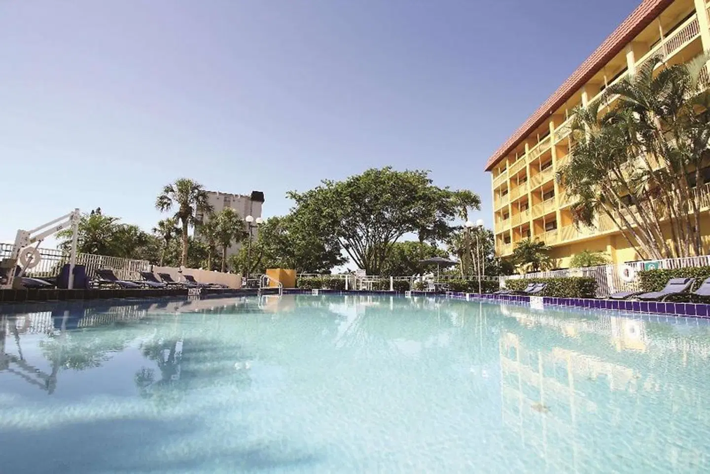 La Quinta Inn & Suites Coral Springs University Dr OUTDOOR_POOL
