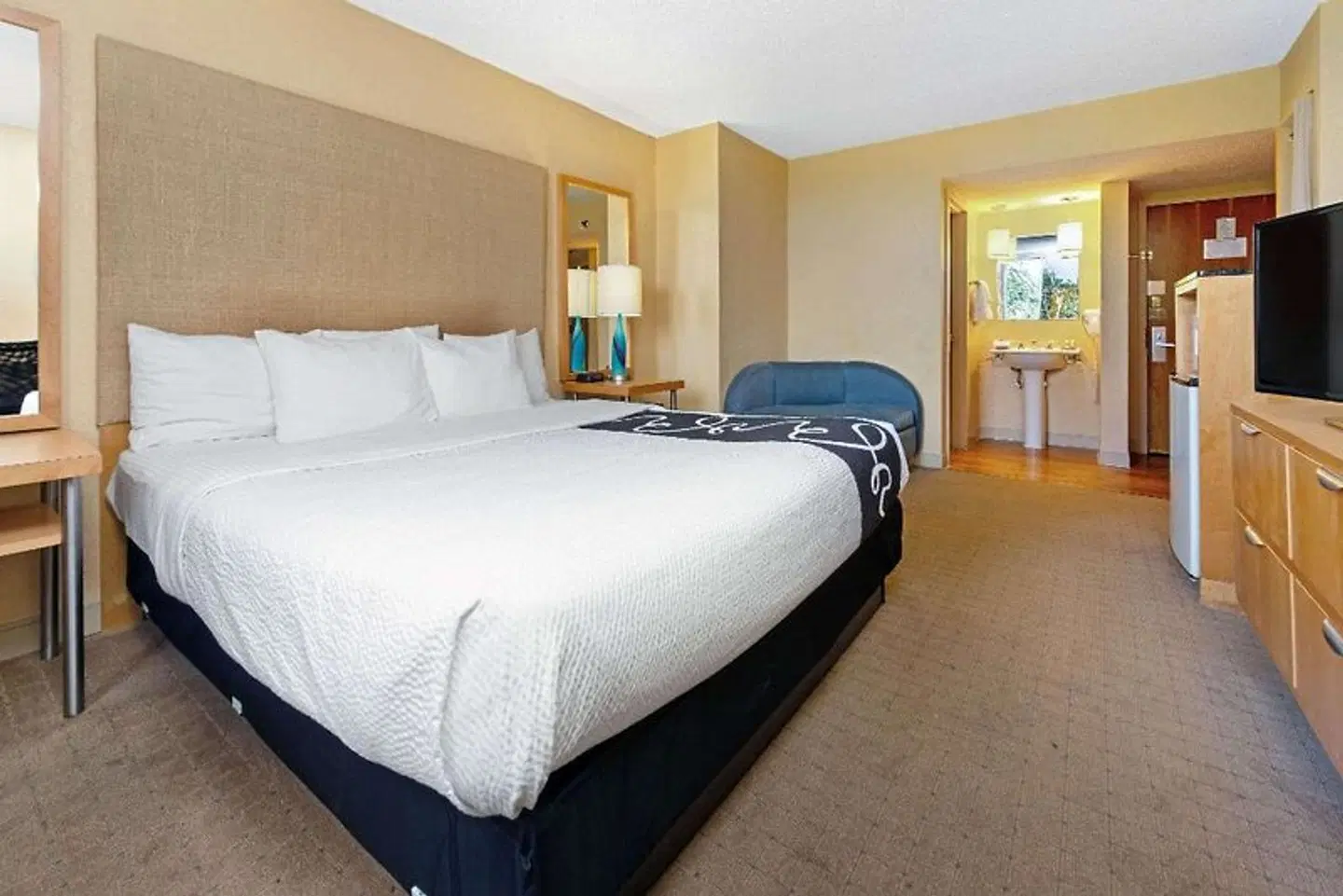 La Quinta Inn & Suites University Drive South ROOM_EXAMPLE