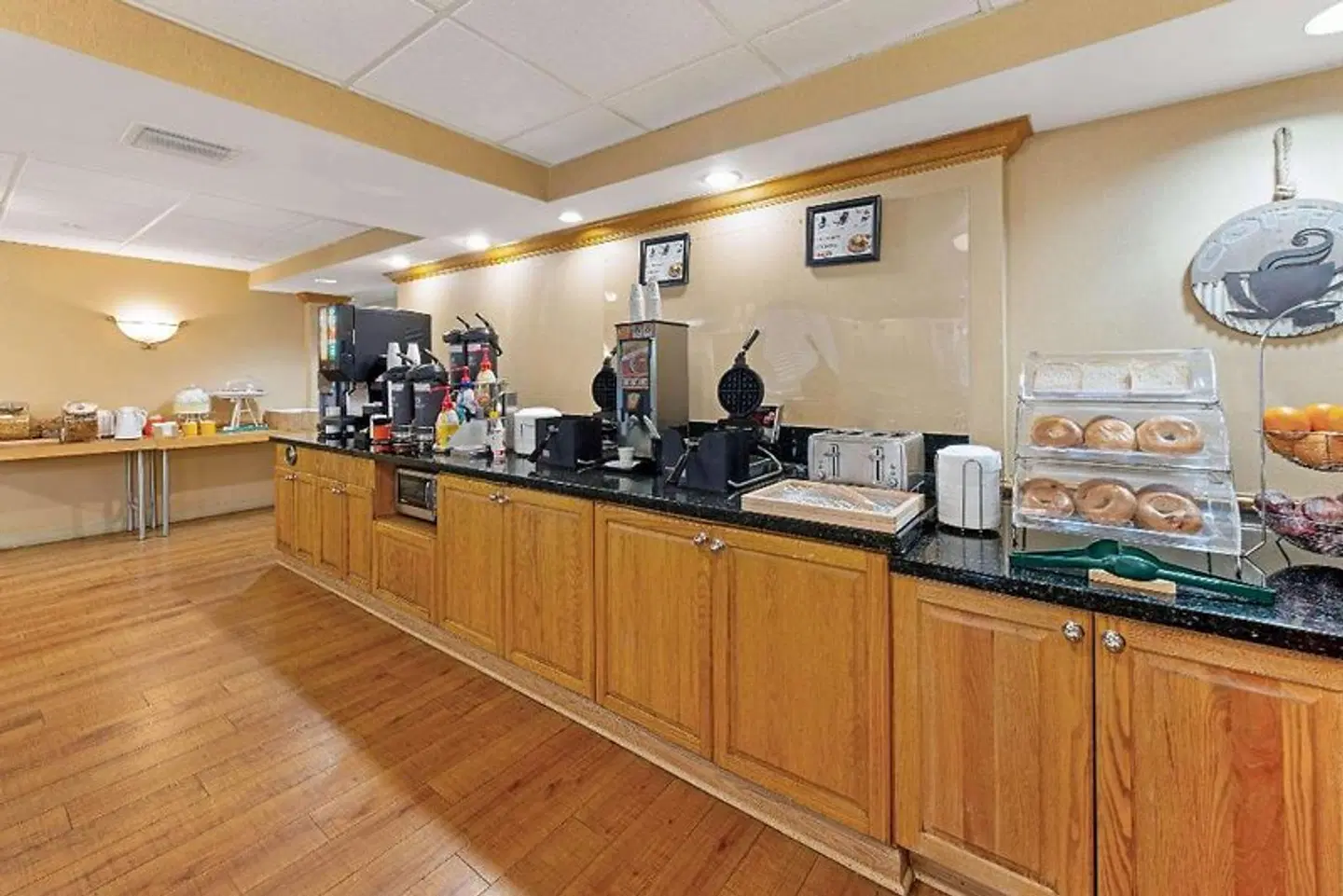 La Quinta Inn & Suites University Drive South LOUNGE_LOBBY