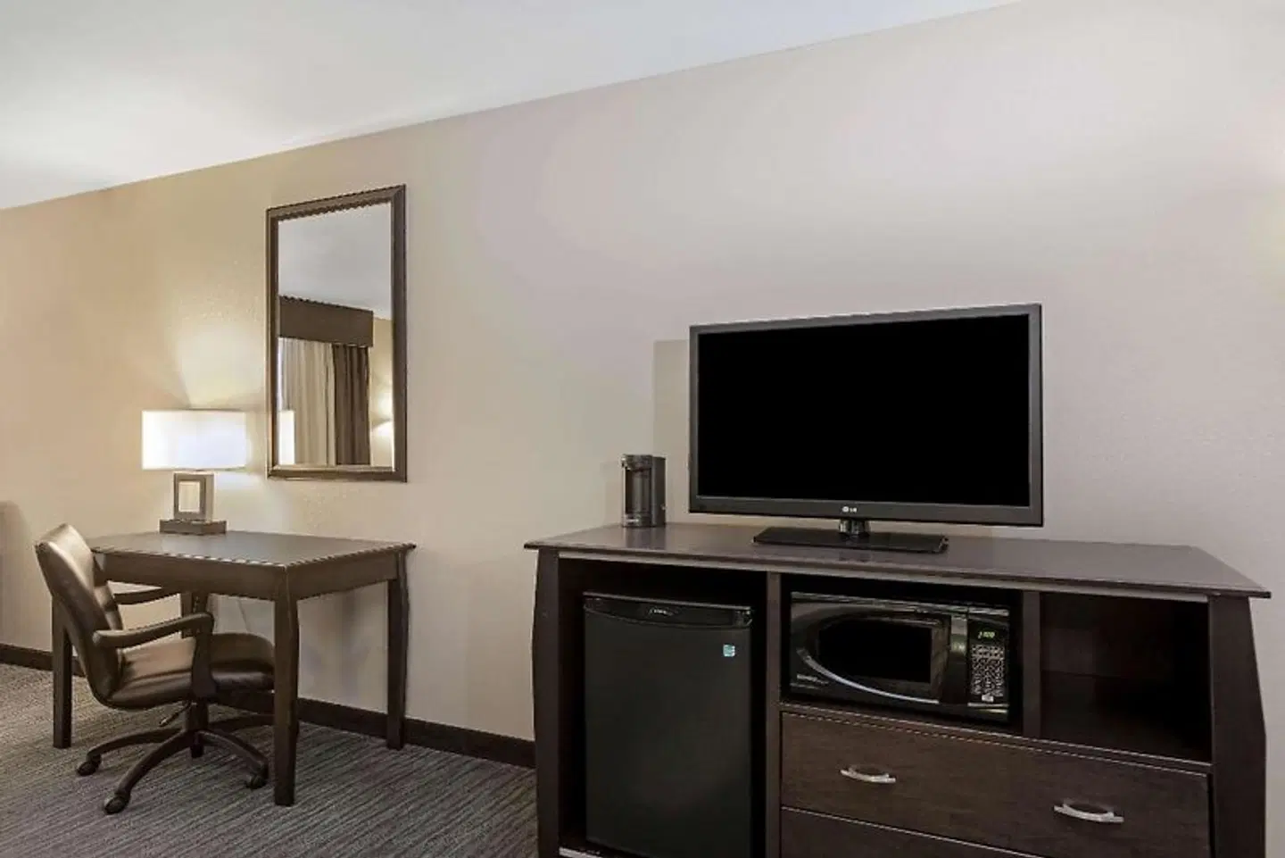 La Quinta Inn & Suites by Wyndham Sioux Falls ROOM_EXAMPLE