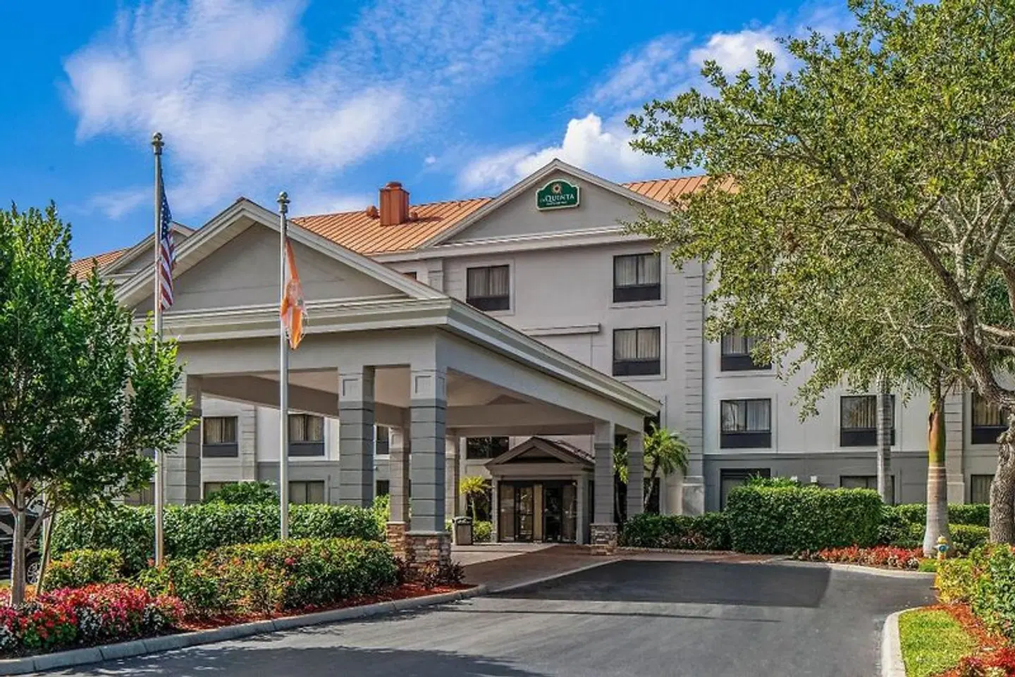 La Quinta Inn & Suites by Wyndham Bonita Springs Naples N. EXTERIOR
