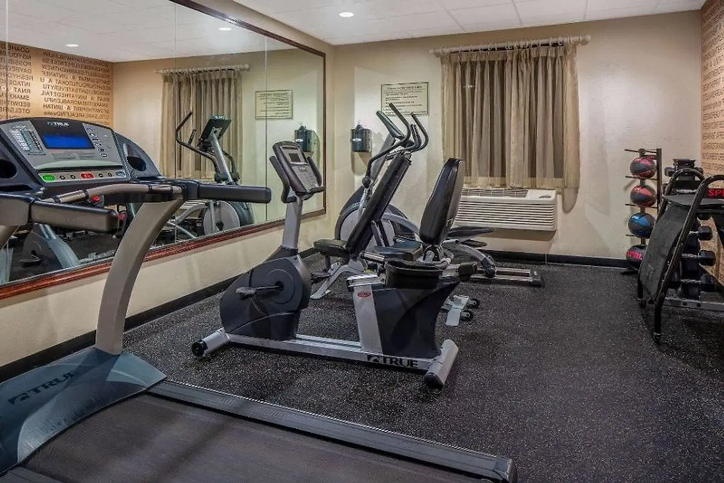 La Quinta Inn & Suites by Wyndham Bonita Springs Naples N. SPORTS_AND_LEISURE