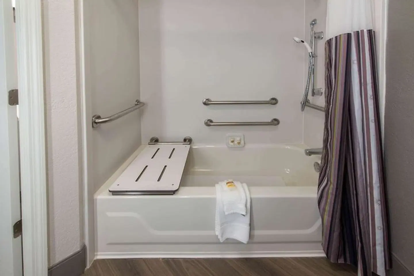 La Quinta Inn & Suites by Wyndham Tampa Brandon Regency Park Badezimmer