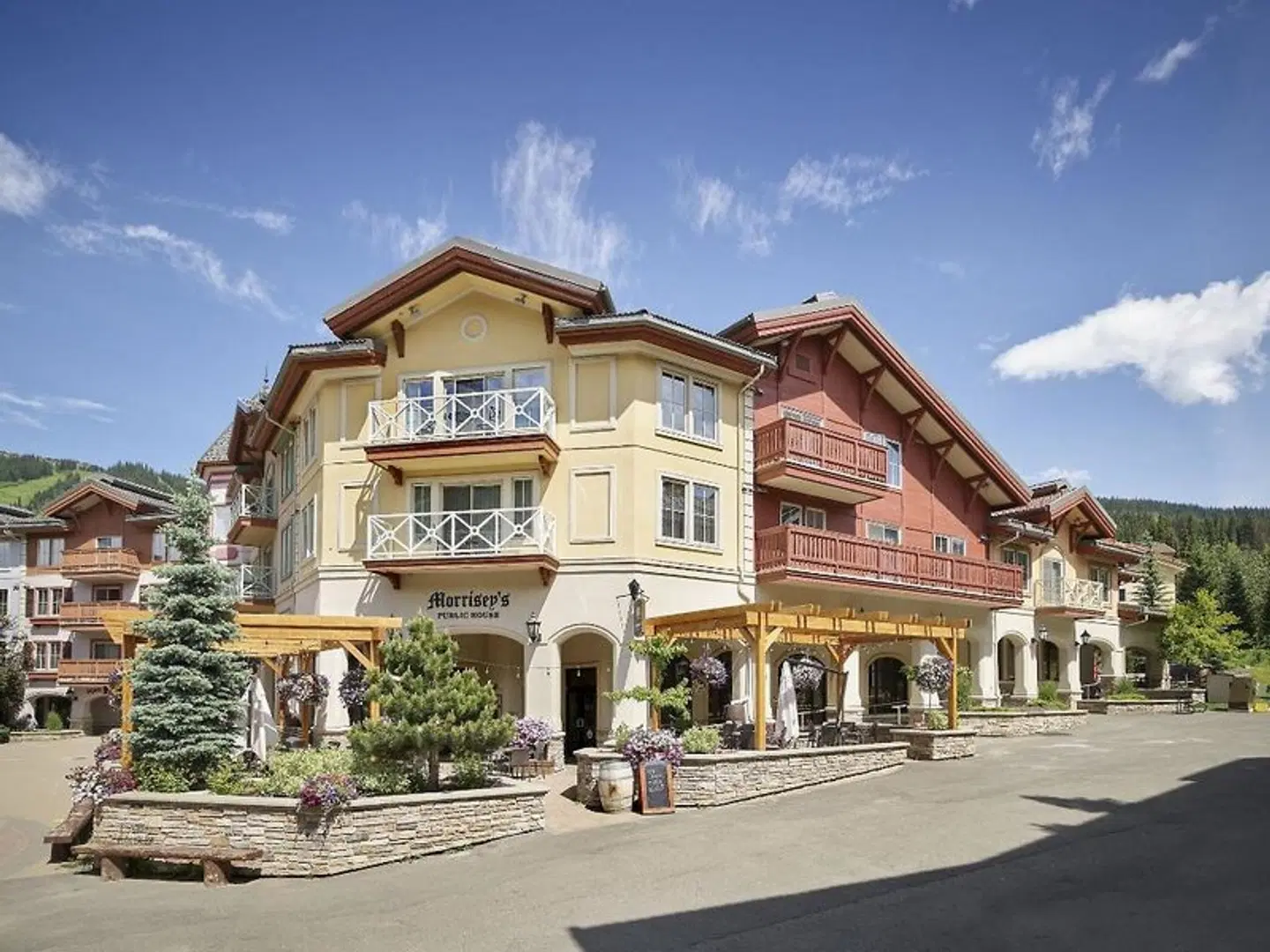 The Residences at Sun Peaks Grand EXTERIOR