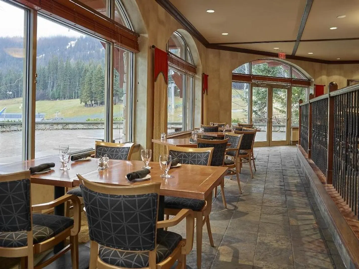 The Residences at Sun Peaks Grand Restaurant