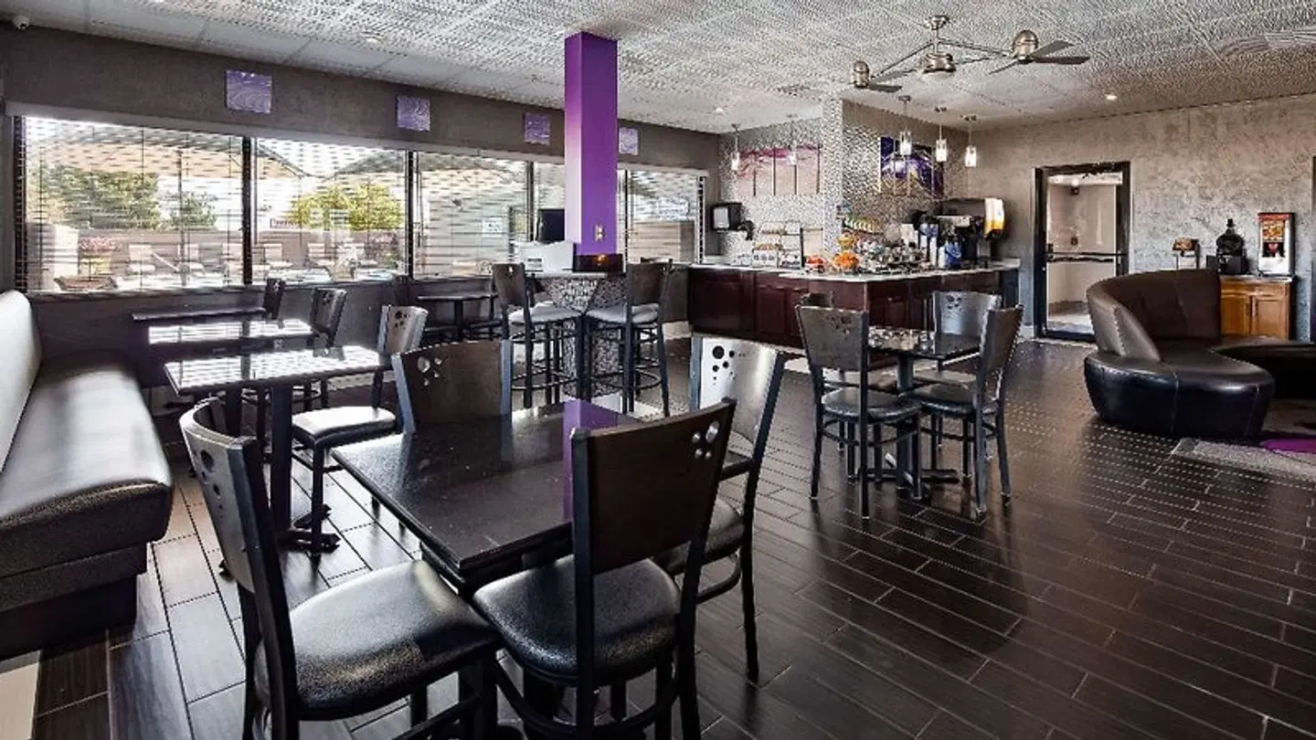 Best Western Santa Fe Bar