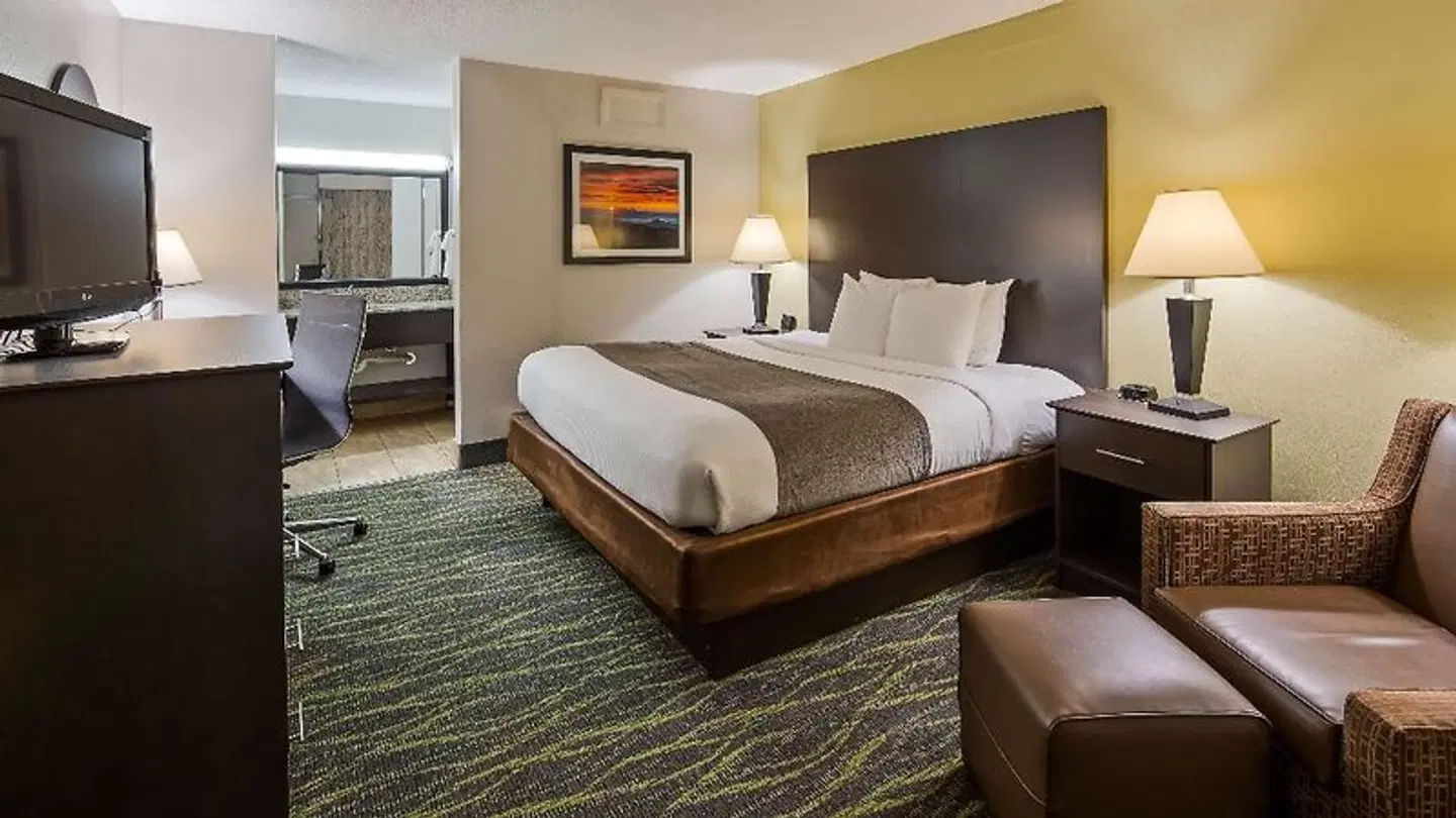 Best Western Asheville Tunnel Road ROOM_EXAMPLE