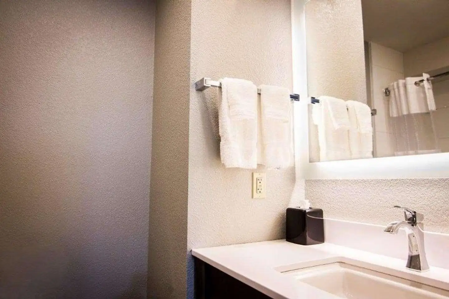 La Quinta Inn & Suites by Wyndham Anchorage Airport Badezimmer