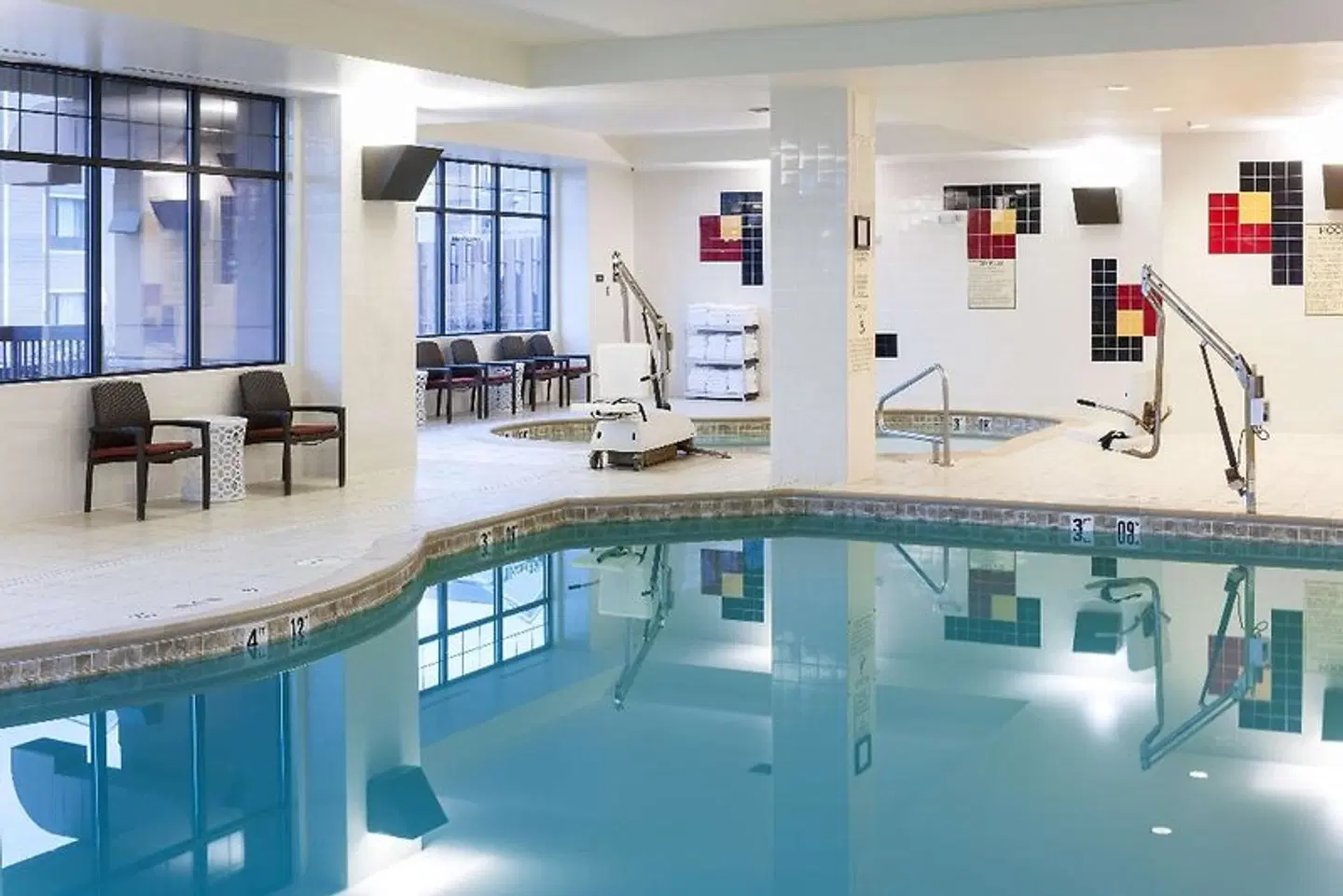 Embassy Suites by Hilton Anchorage Hallenbad