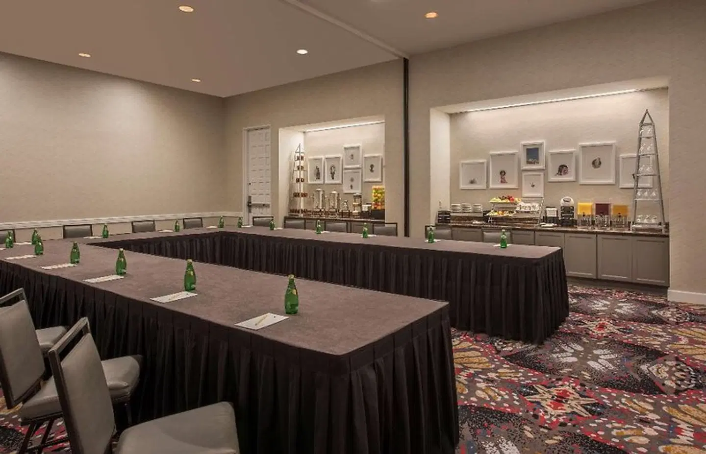 DoubleTree by Hilton Hotel Austin Bar