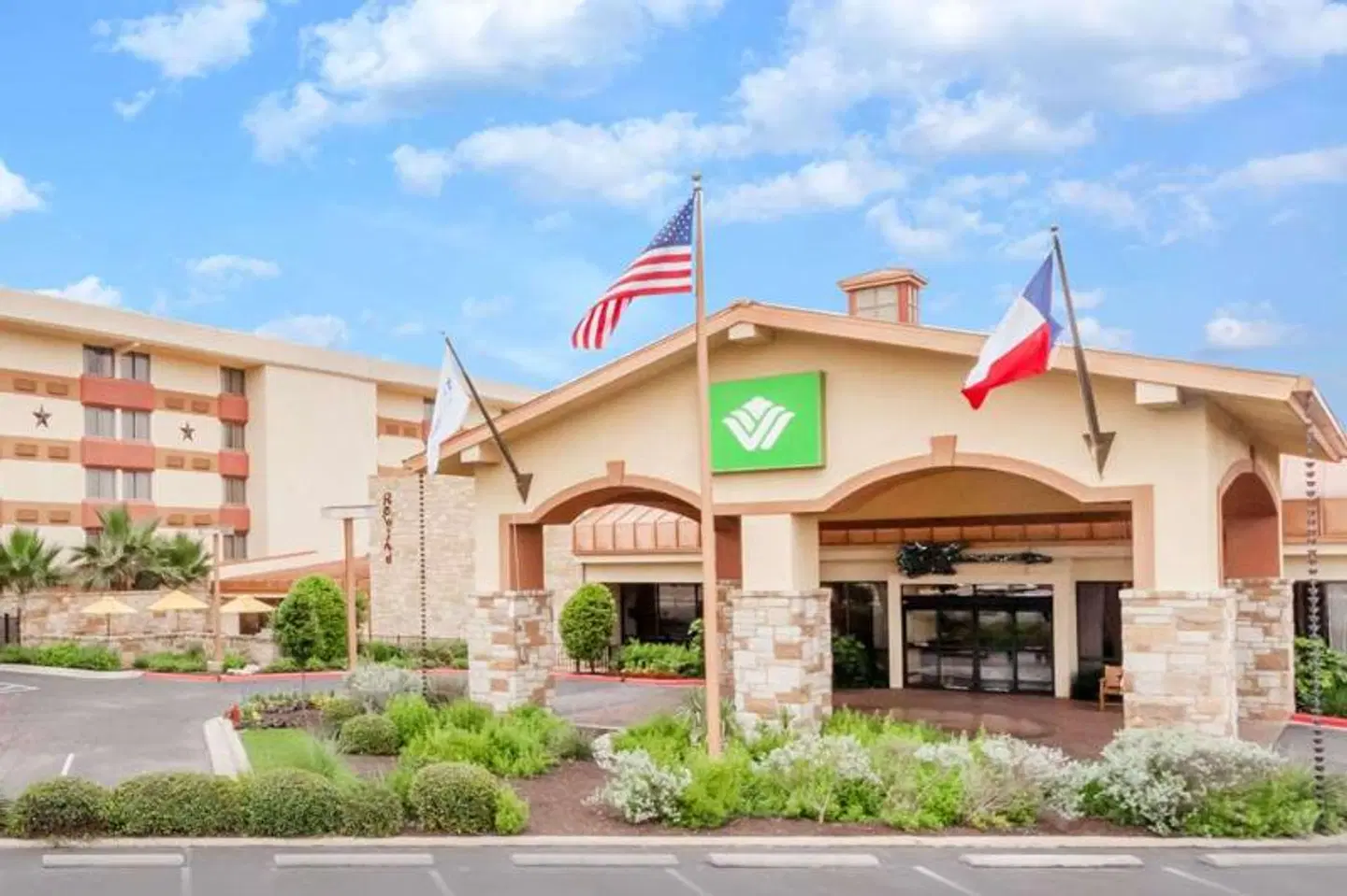 Wyndham Garden Hotel Austin EXTERIOR