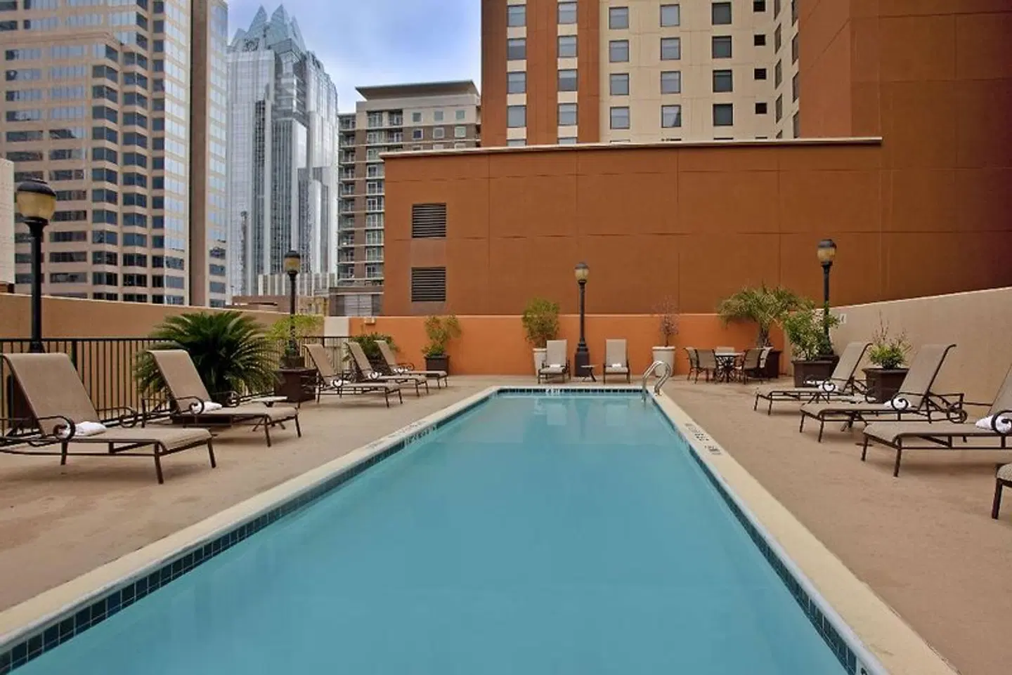 Hampton Inn & Suites Austin-Downtown/Convention Center OUTDOOR_POOL