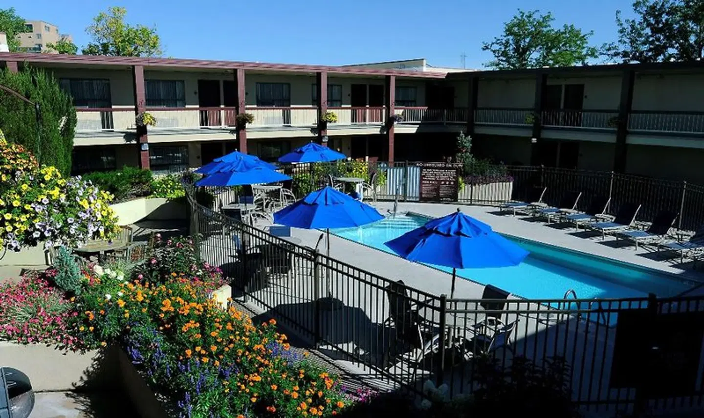 Best Western PLUS Clocktower Inn OUTDOOR_POOL