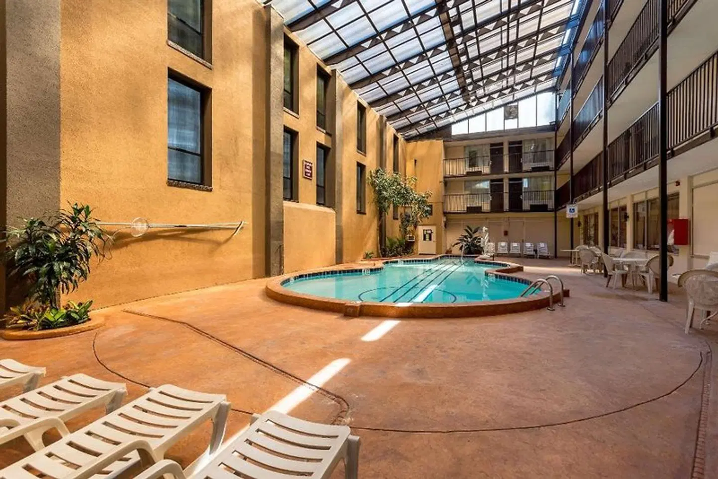Ramada Nashville Stadium Hallenbad