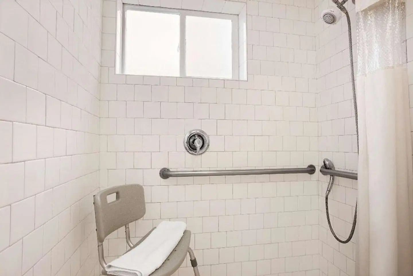 Travelodge by Wyndham Bakersfield Badezimmer