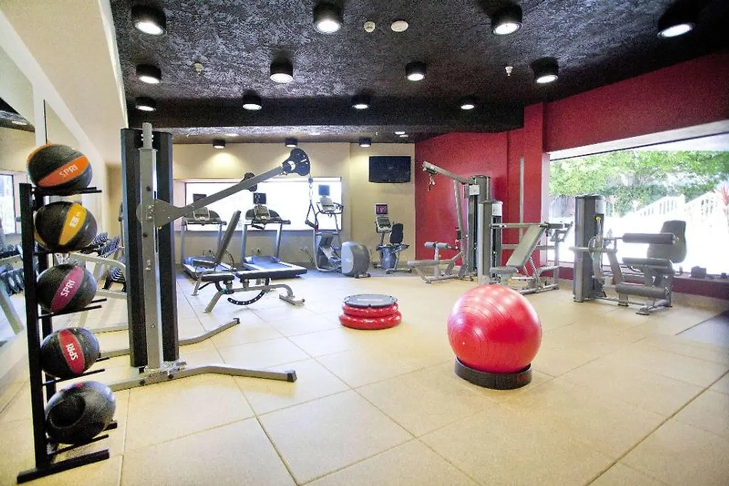 Maya - a DoubleTree by Hilton Hotel SPORTS_AND_LEISURE