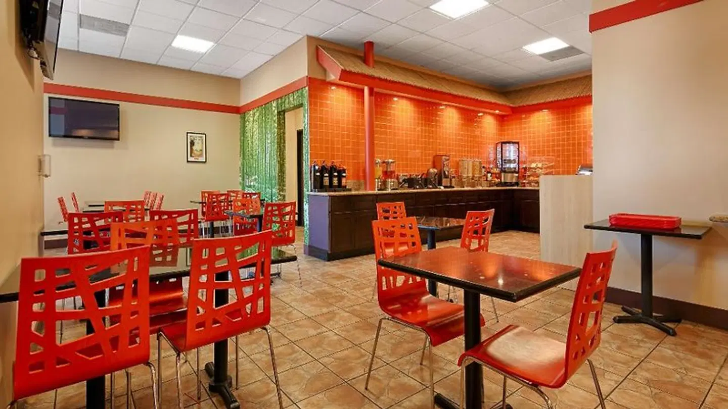 Best Western Plus Dragon Gate Inn Bar