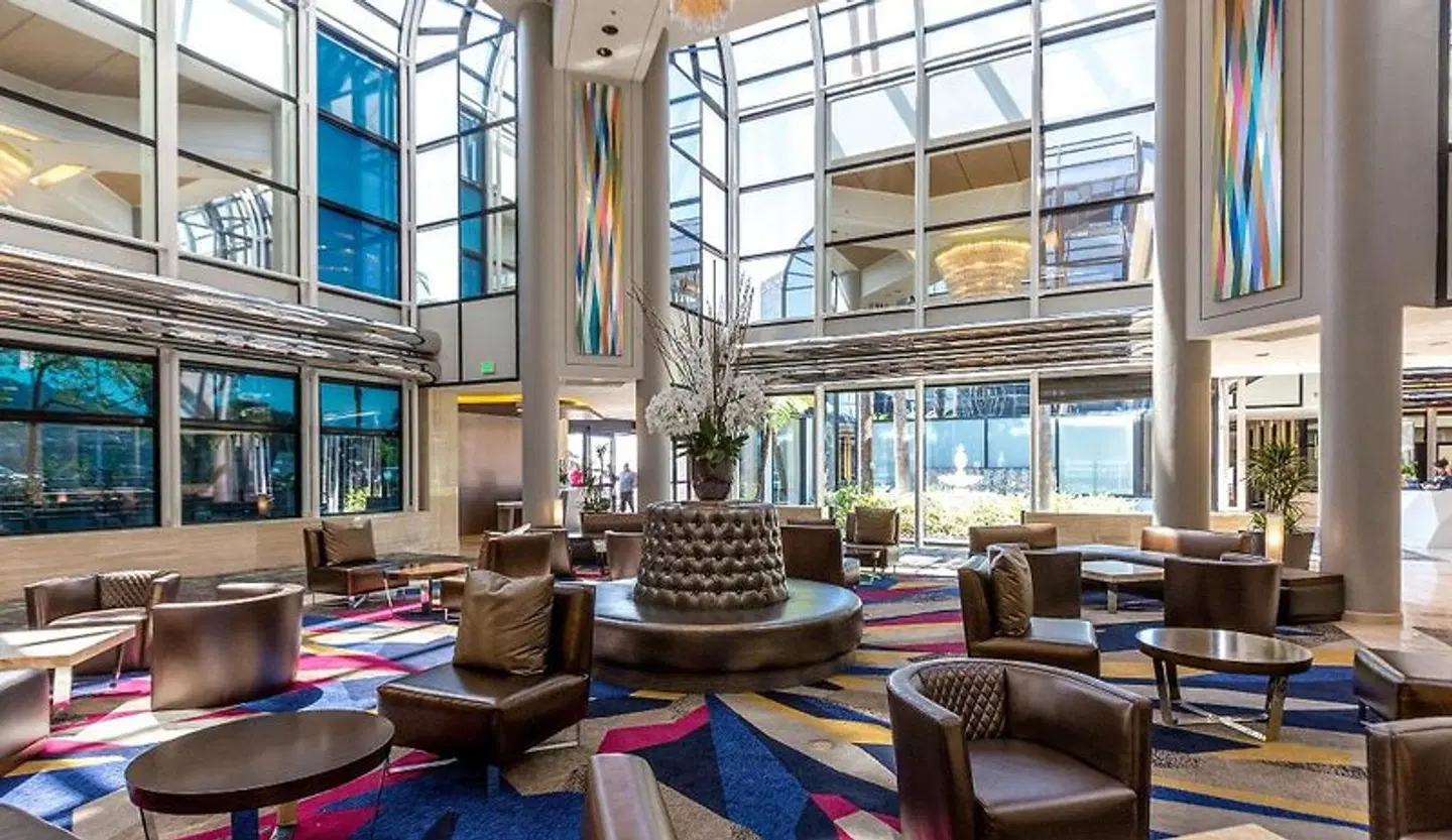 Hilton Los Angeles/Universal City LOUNGE_LOBBY