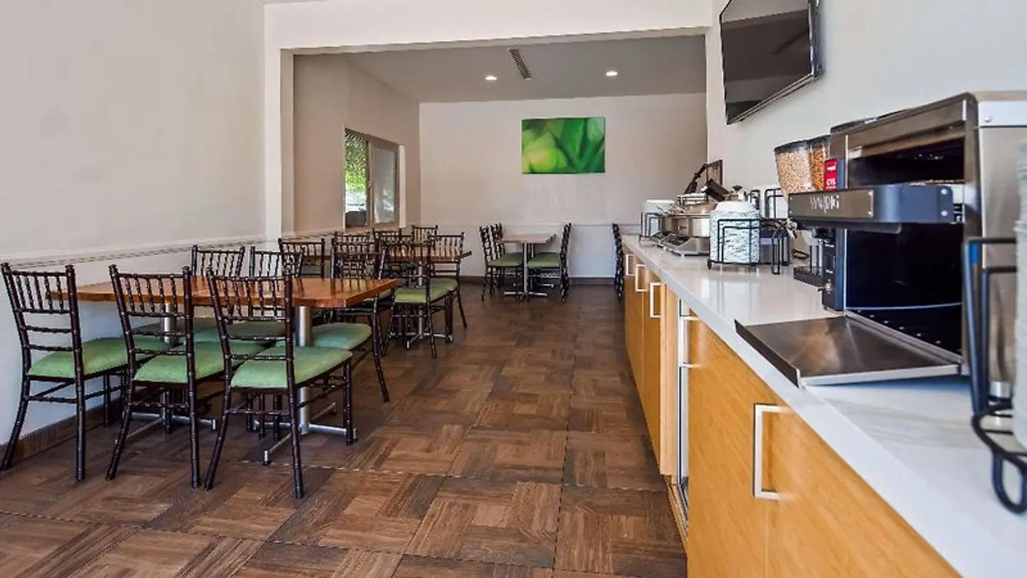 Best Western Plus Eagle Rock Inn Restaurant