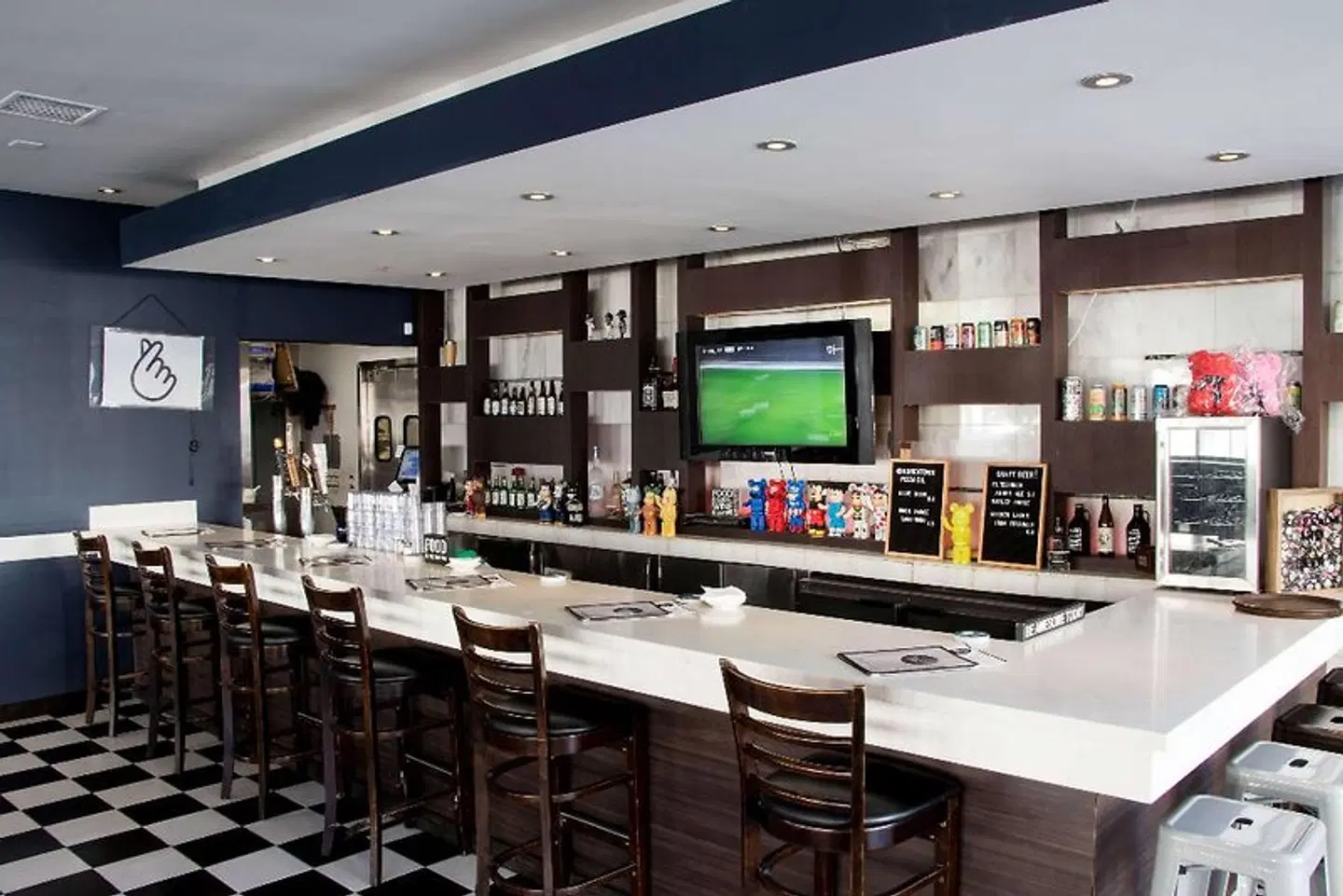 Ramada Wilshire Bar