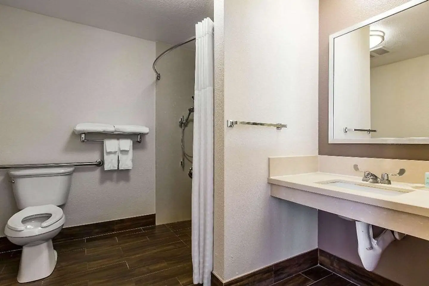 Comfort Inn Los Angeles Downtown Badezimmer