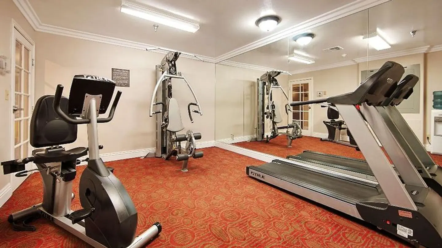 Best Western Burbank Airport Inn SPORTS_AND_LEISURE