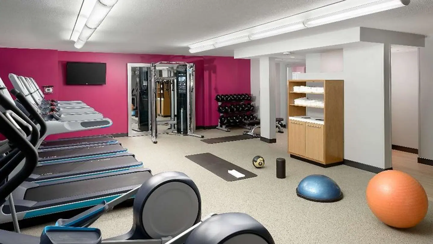 Hilton Woodland Hills/ Los Angeles SPORTS_AND_LEISURE