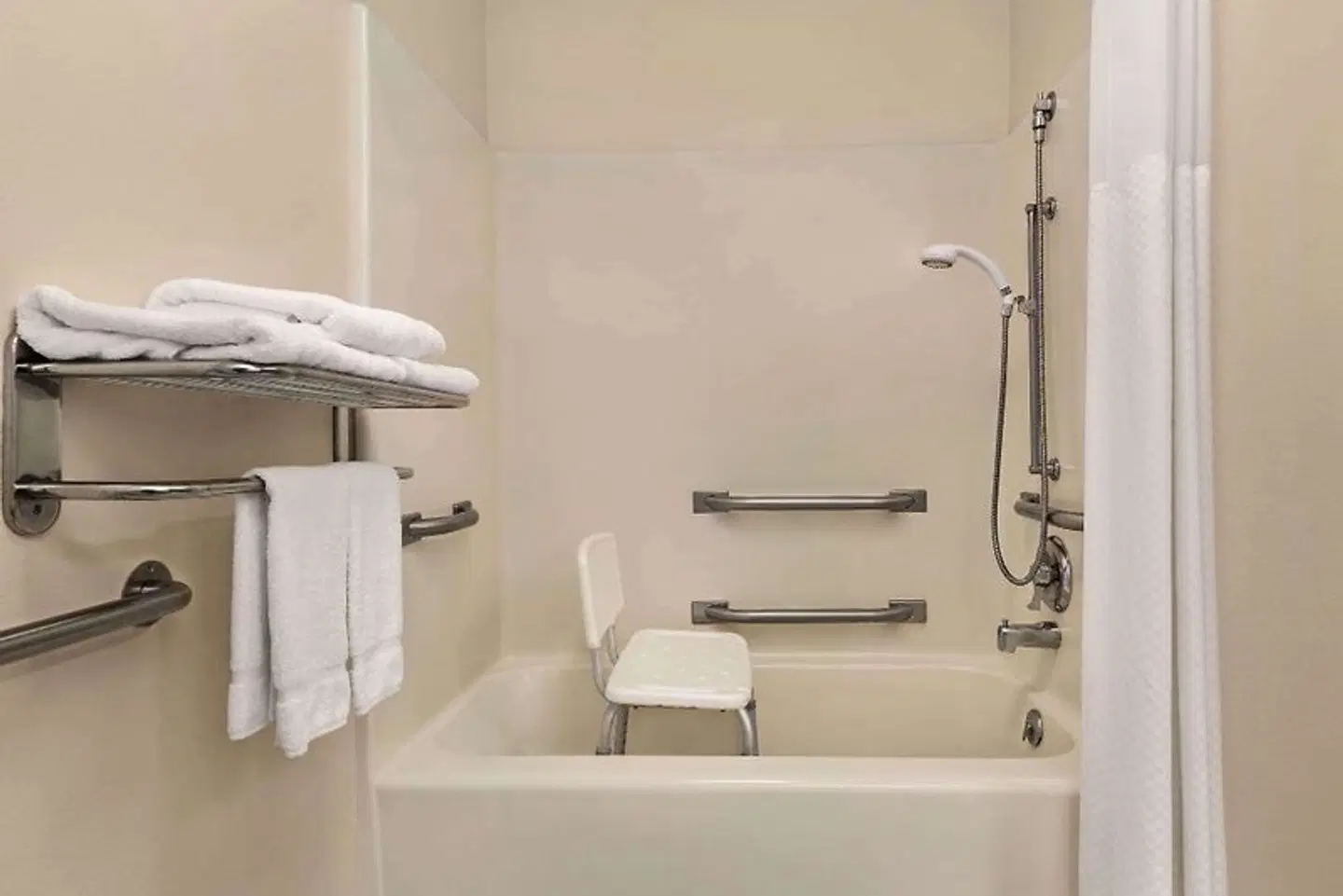 Super 8 by Wyndham Big Timber Badezimmer