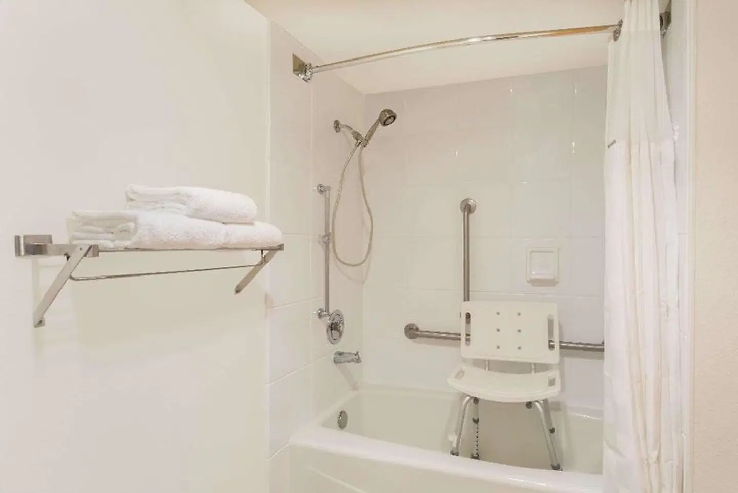 Ramada by Wyndham Cedar City Badezimmer