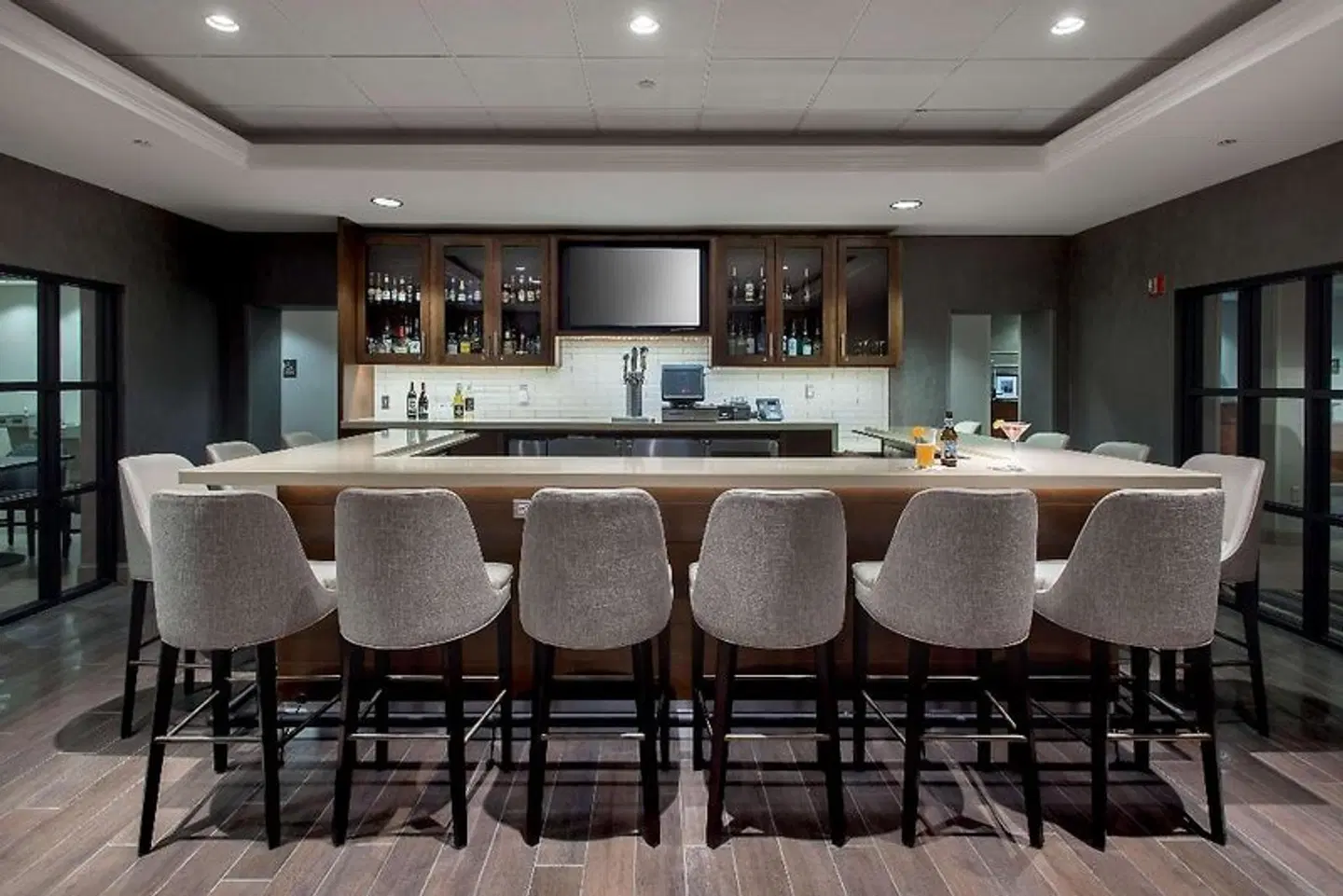 Hampton Inn Boston-Logan Airport Bar