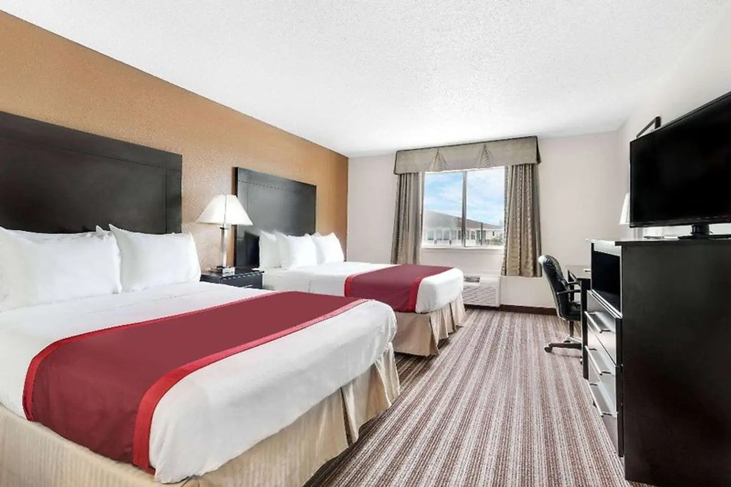 Days Inn & Suites by Wyndham Dallas ROOM_EXAMPLE
