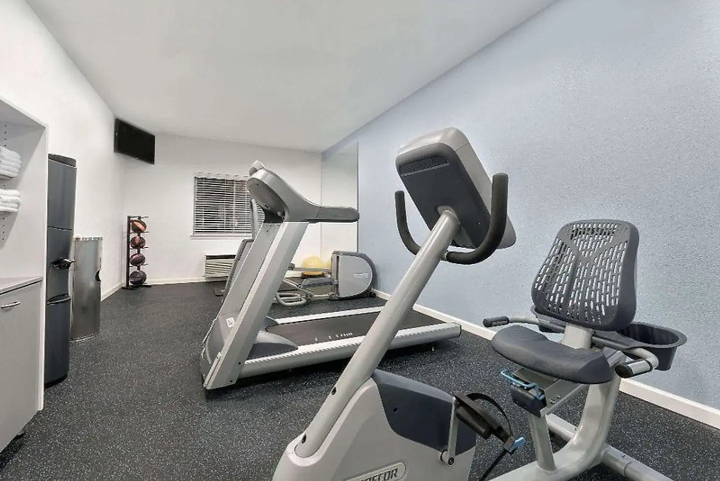 Days Inn & Suites by Wyndham Dallas SPORTS_AND_LEISURE
