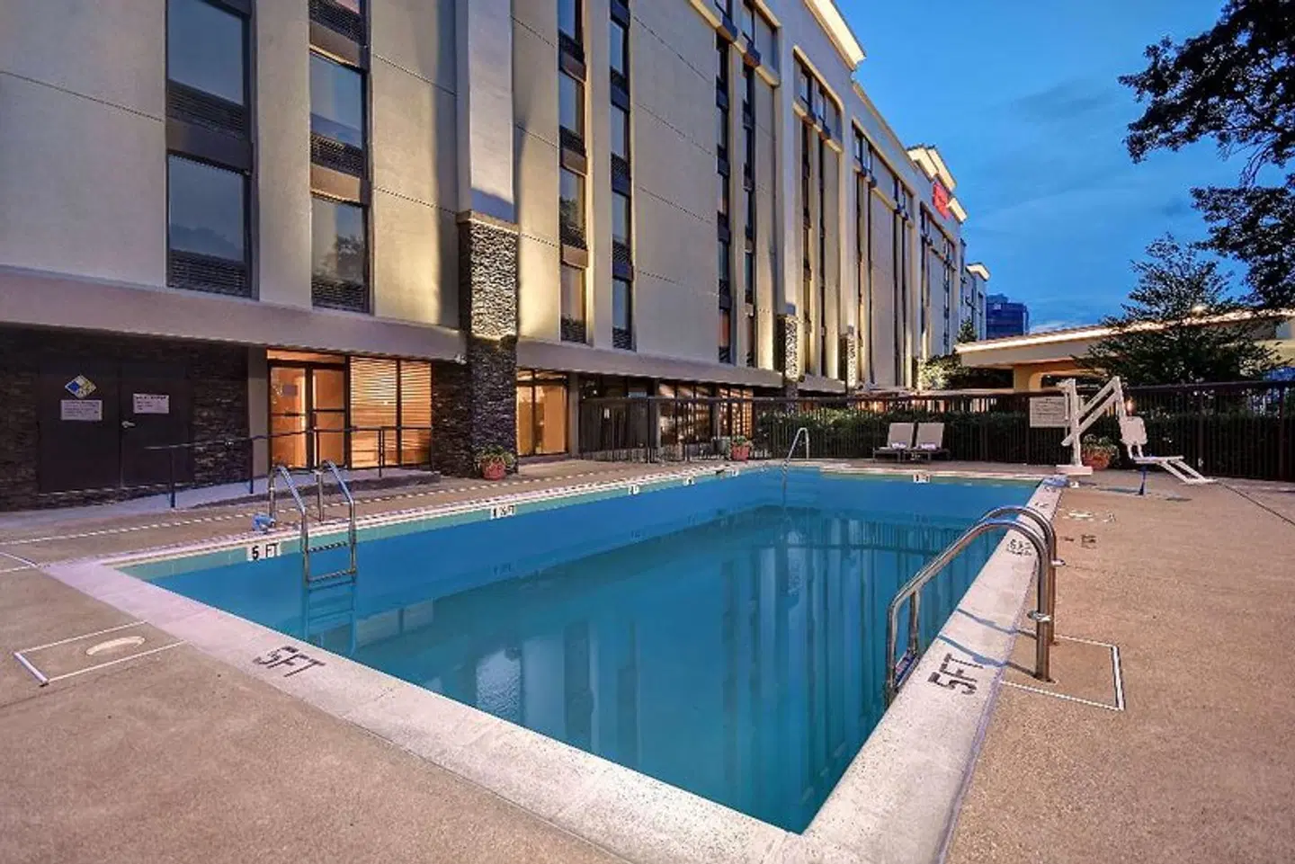 Hampton Inn & Suites Alexandria Old Town Area South OUTDOOR_POOL
