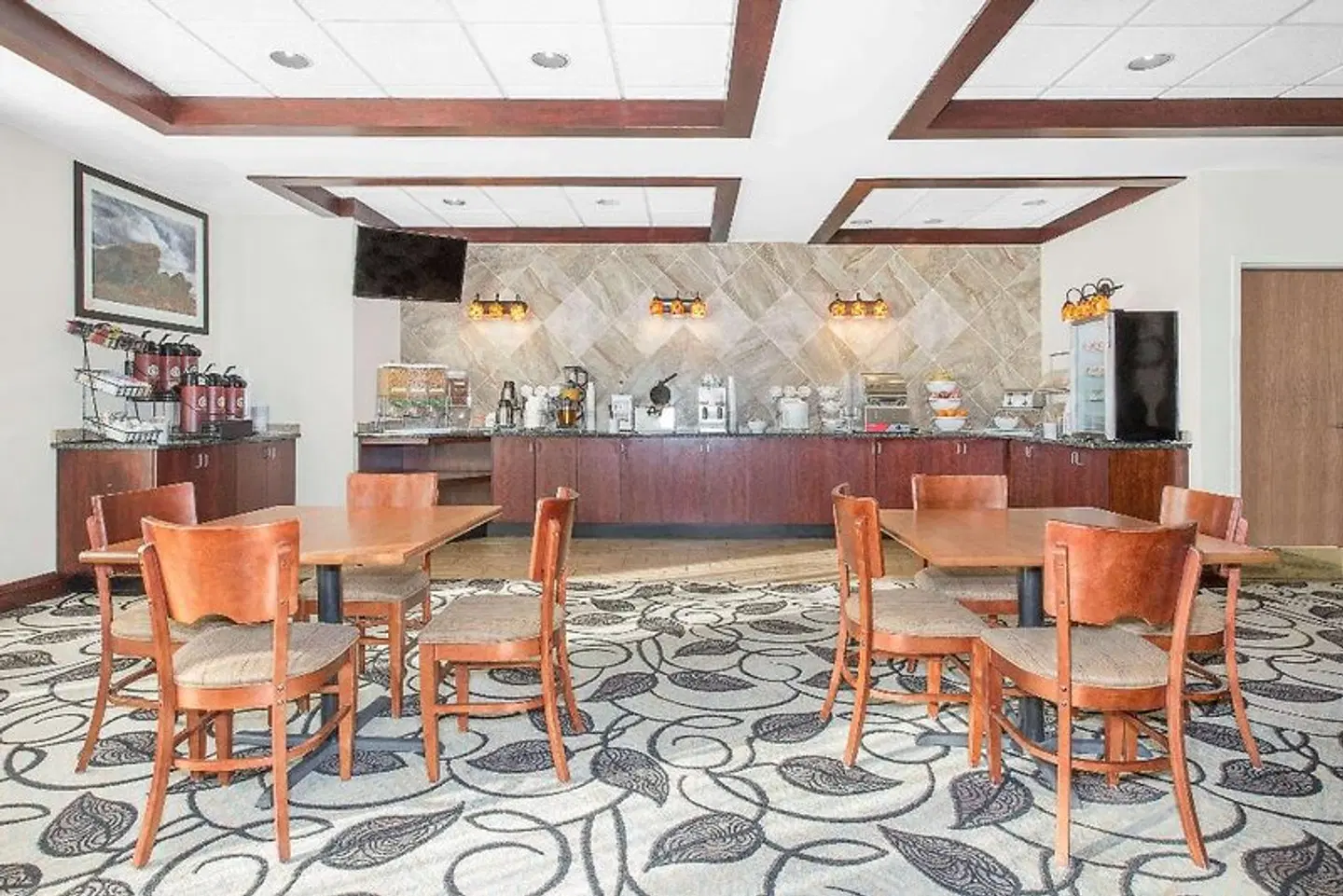 Ramada Denver International Airport Bar