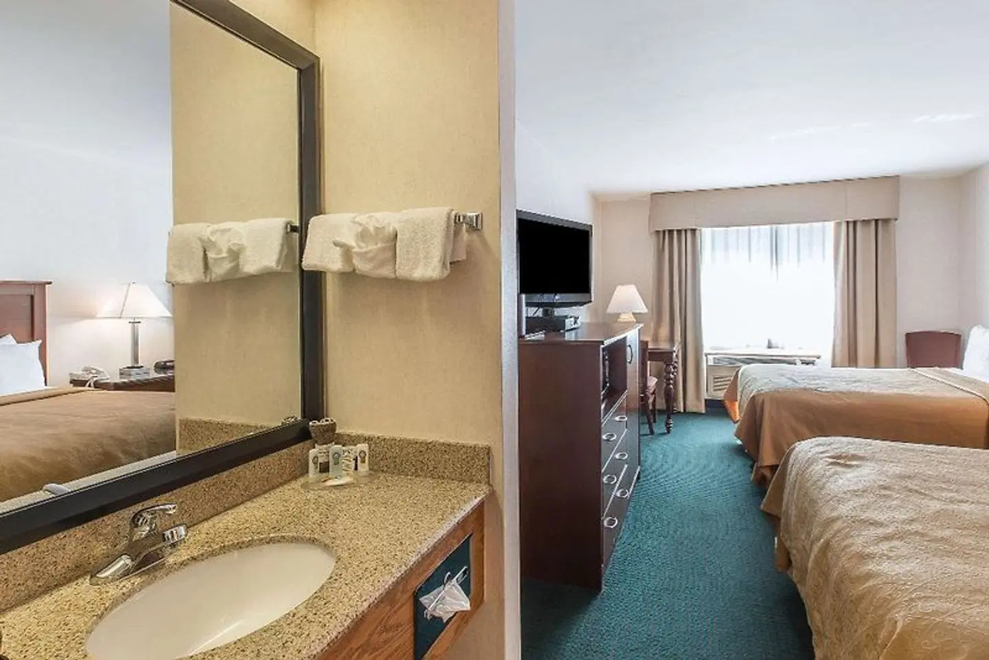 Quality Inn & Suites Steamboat Springs Badezimmer