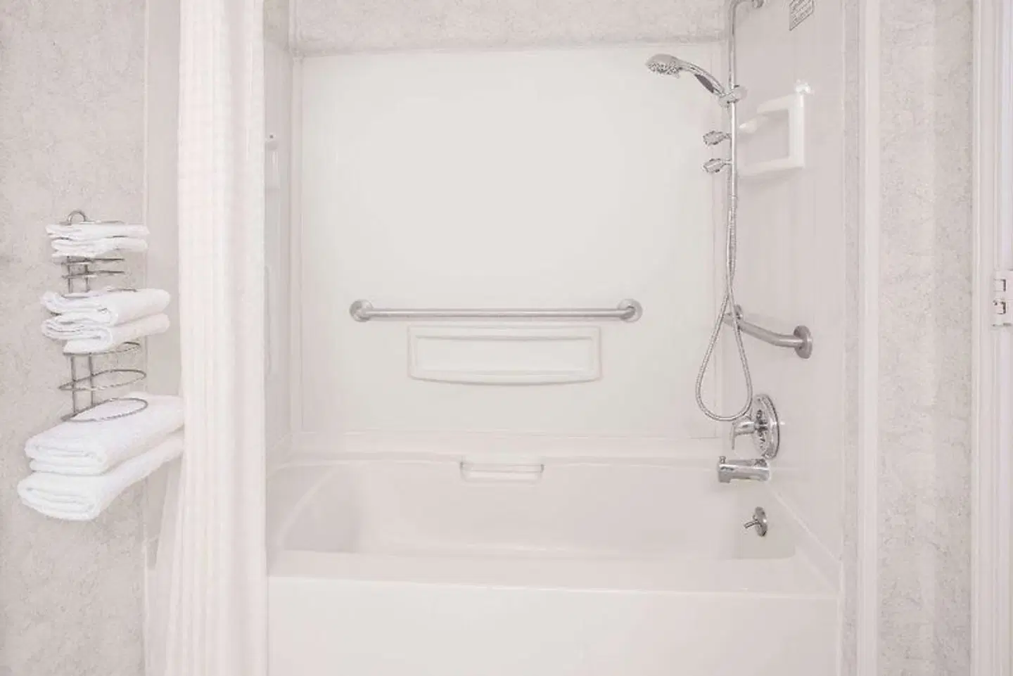 Days Inn by Wyndham Port Huron Badezimmer