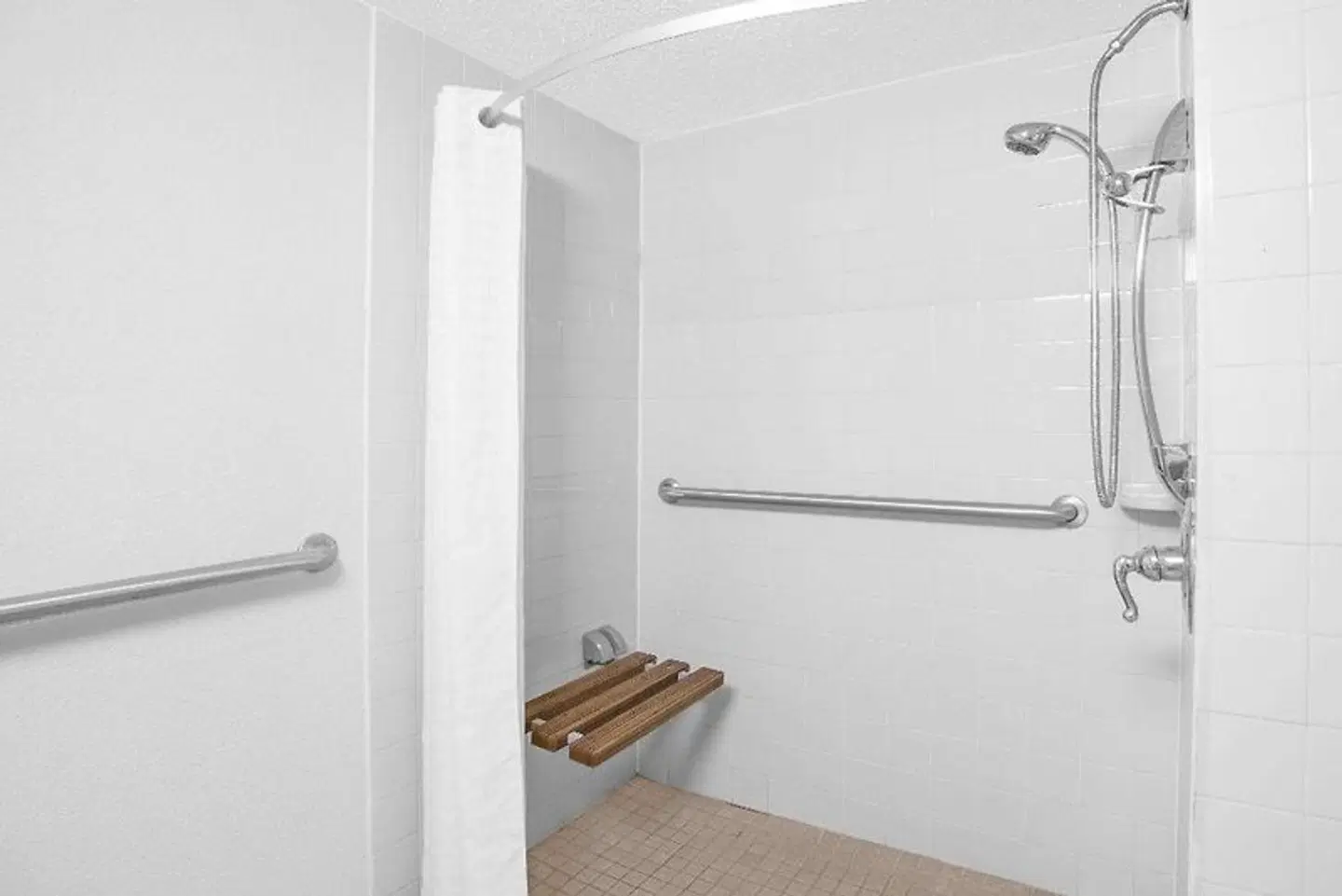 Days Inn by Wyndham Port Huron Badezimmer
