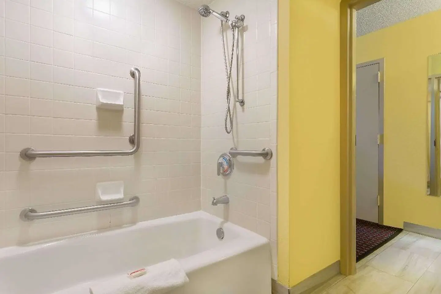 Days Inn by Wyndham Mocksville Badezimmer