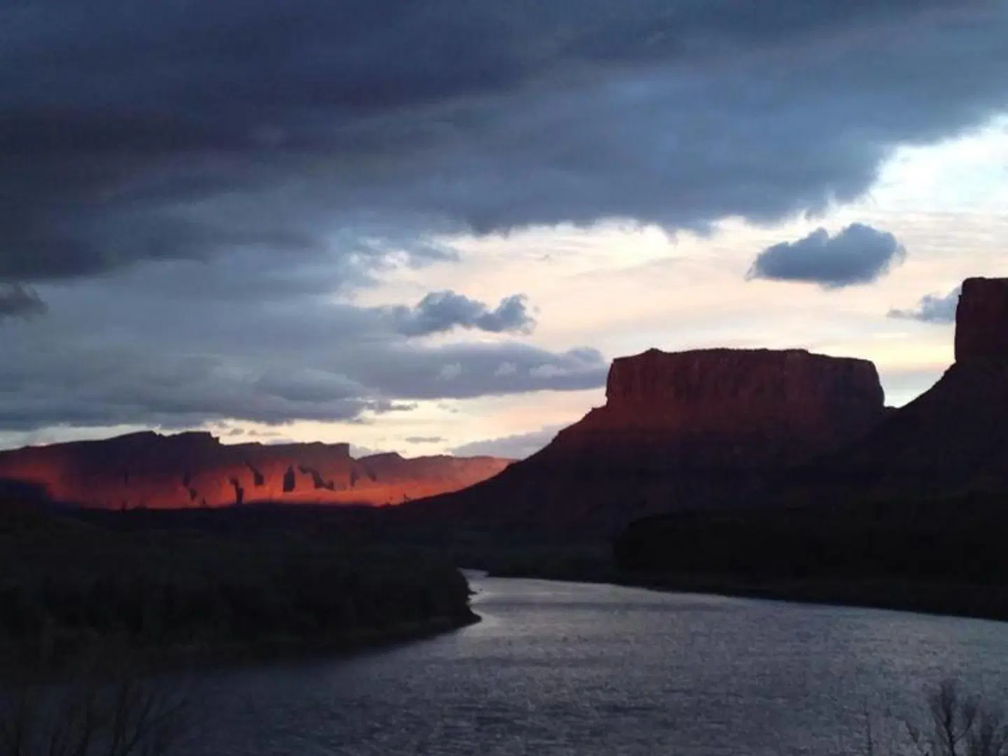 Red Cliffs Lodge EXTERIOR