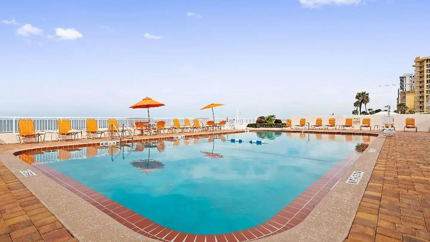 Comfort Inn & Suites Oceanfront OUTDOOR_POOL