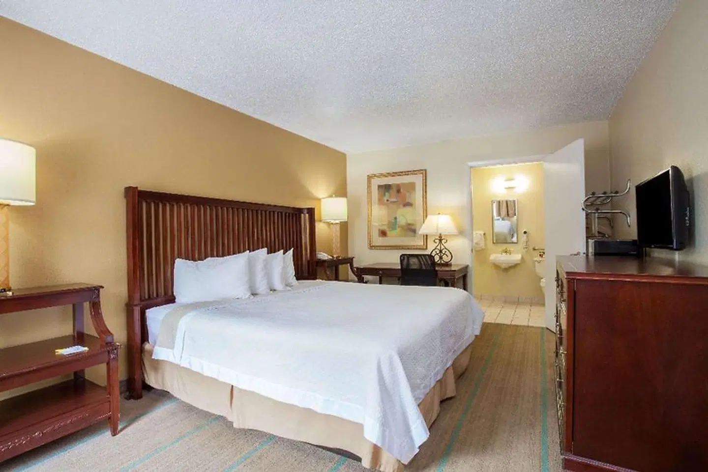 Days Inn by Wyndham Daytona Beach Speedway ROOM_EXAMPLE
