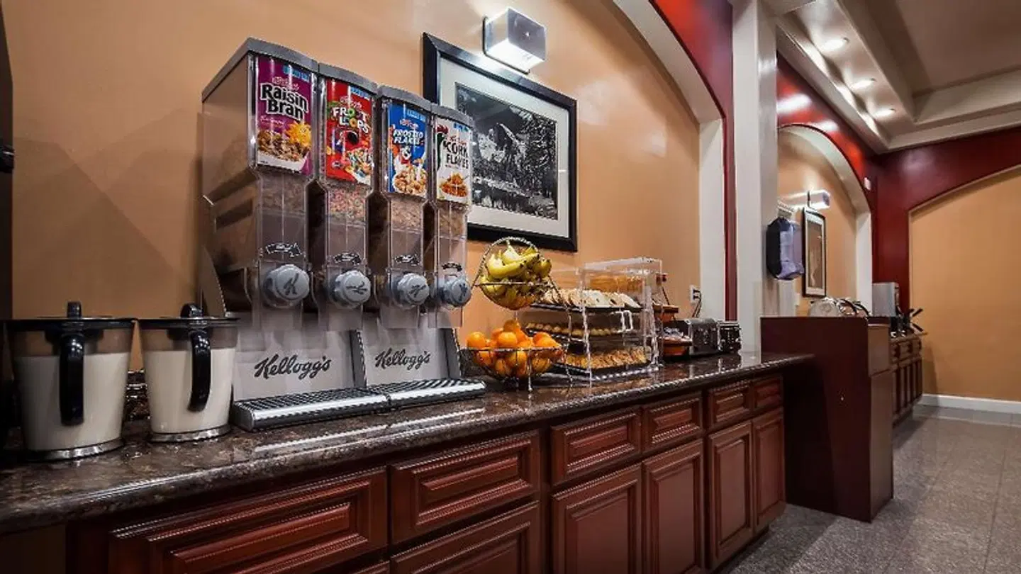 Best Western Plus Yosemite Way Station Restaurant